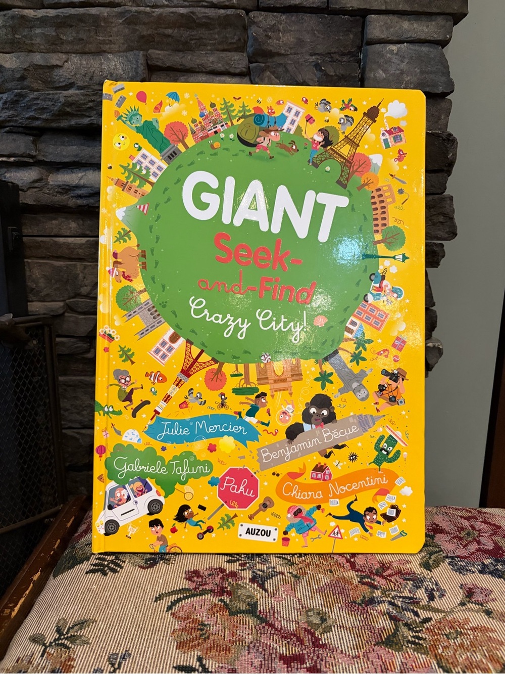 Auzou Giant Seek-and-Find Crazy City! Children's Book